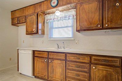 5th image of 1701 E Highland Dr