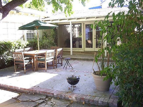 Covered Patio & Courtyard