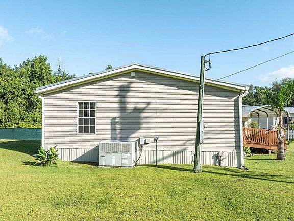 5th image of 362 SE Valerie Ct