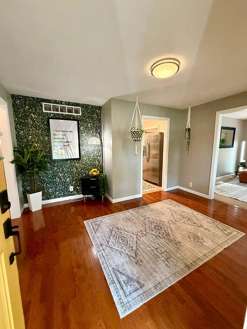 3 bed, 2.0 bath, 1222 sqft, $2,600 — Photo 3