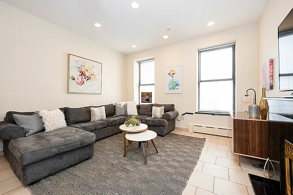 Rented by R New York | media 19