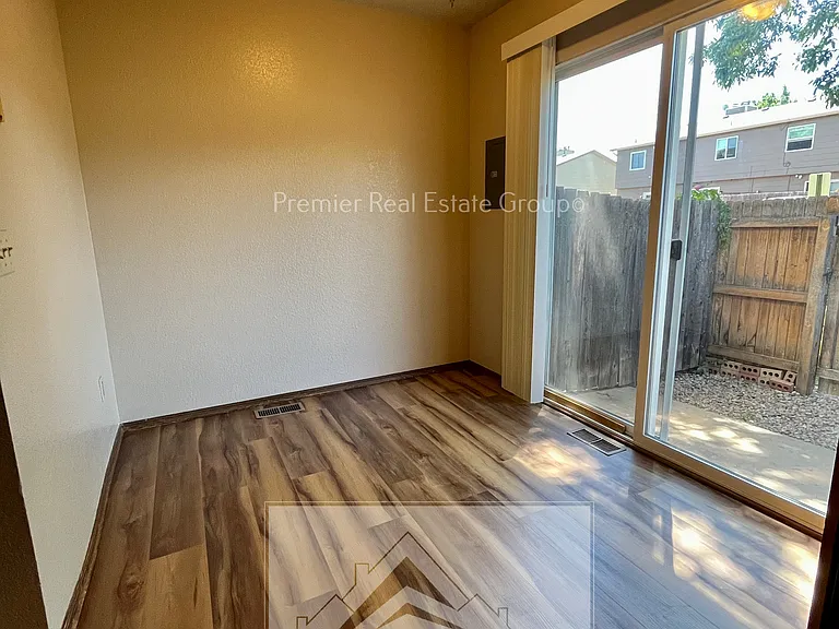 2158 Baltimore Cir — Photo 6