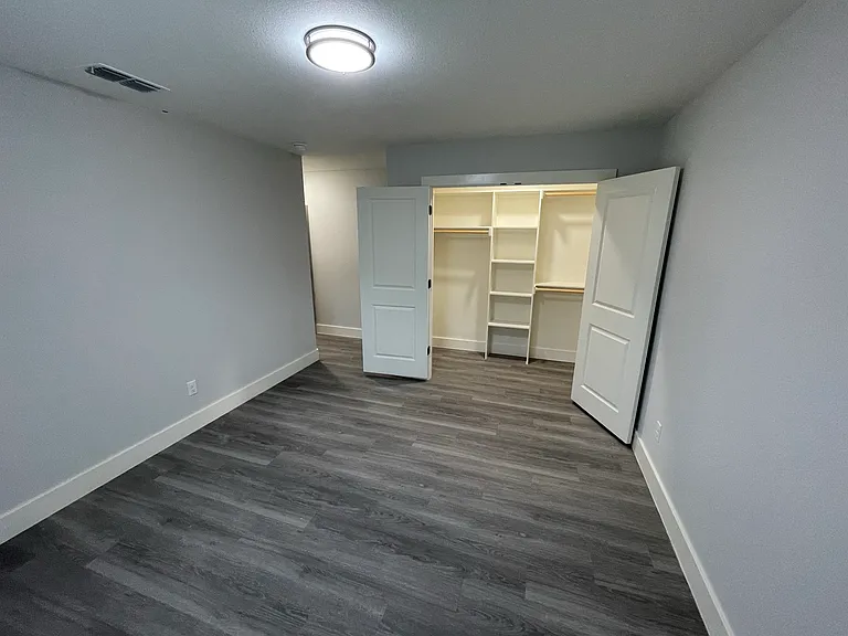 608 E 3rd St #2 — Photo 10
