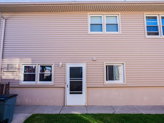 3rd image of 1030 Koelle Blvd #1
