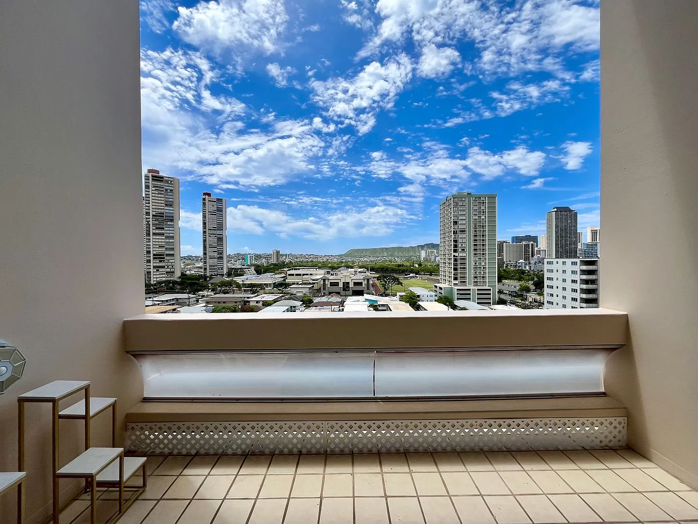 Large 2 Bed, 2.5 Bath Condo in the Ala Wai Plaza with 1 Parking — Photo 4