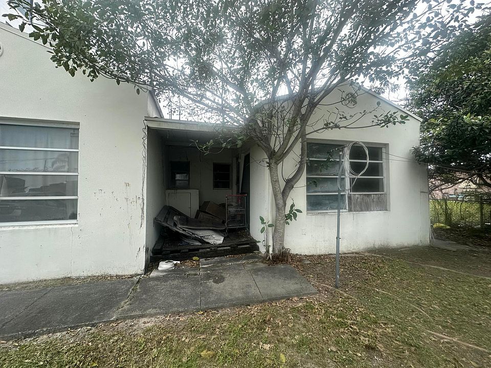 1st image of 223 SE 4th Street #1-2