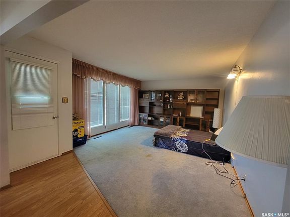 2nd image of 440 4th AVENUE W