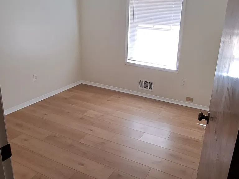 5513 Hadrian Ct — Photo 9