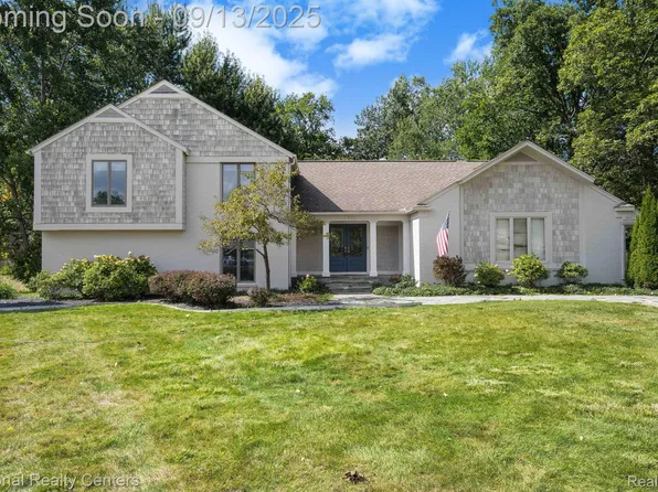5118 Vincennes Ct, Bloomfield Hills, MI 48302