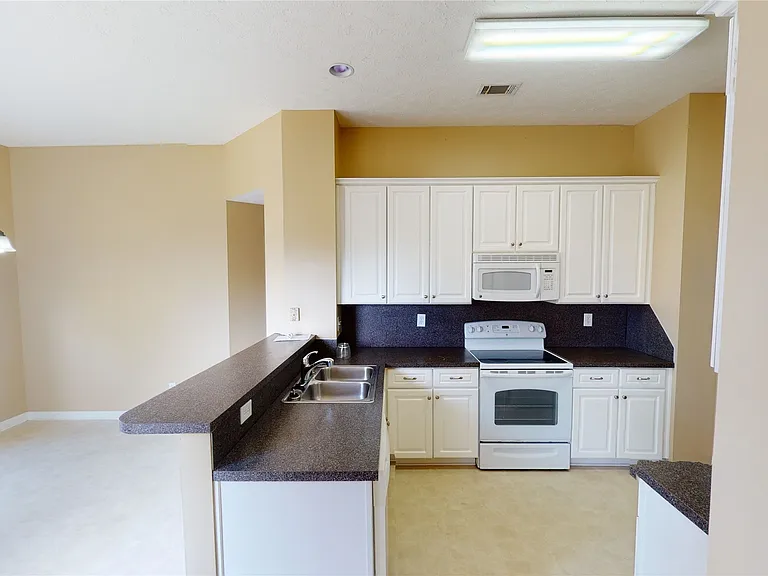 615 Castlebrook Dr — Photo 8