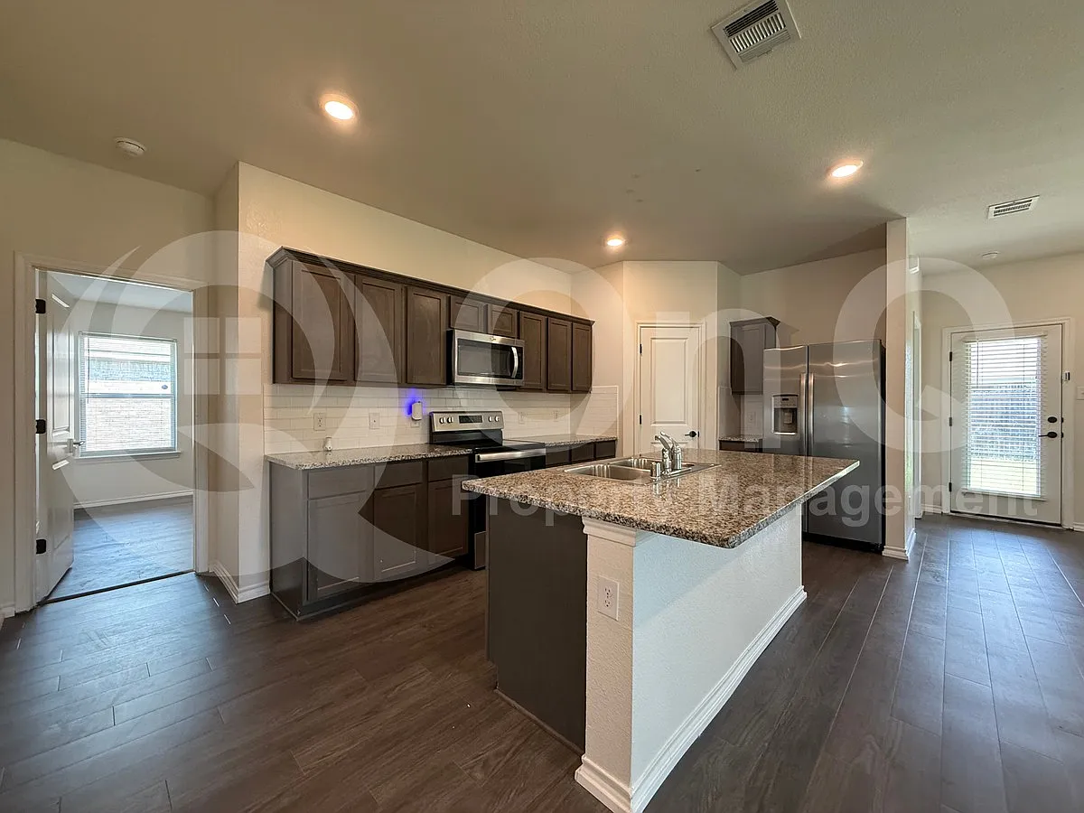 3 bed, 2.0 bath, 1531 sqft, $2,125 — Photo 3