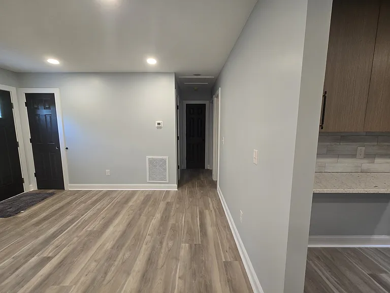 1111 Grace Ave — Photo 9