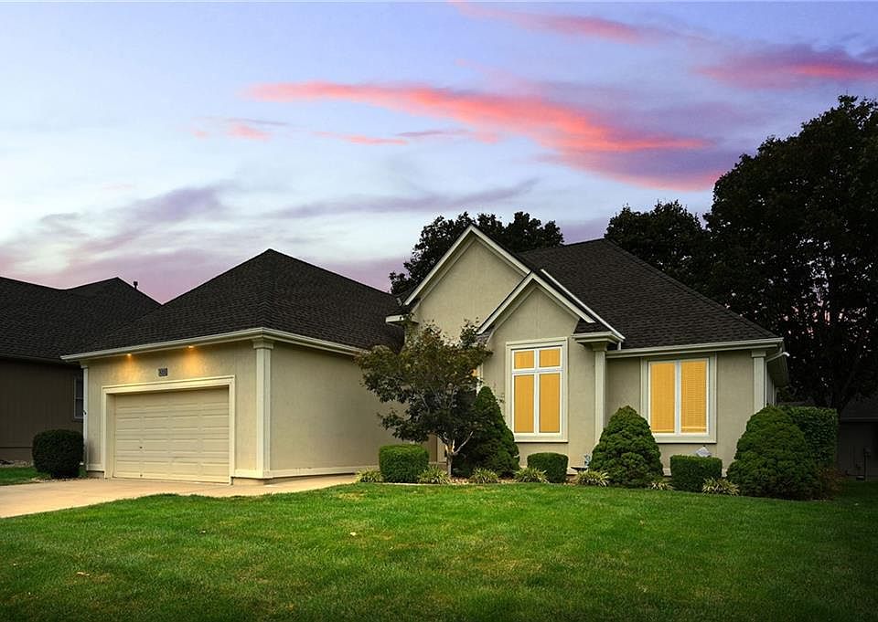 1st image of 428 NE Thornberry Pl