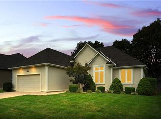 428 NE Thornberry Pl, Lees Summit, MO 64064