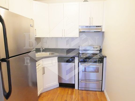 5th image of 254 E 10th St APT 3B