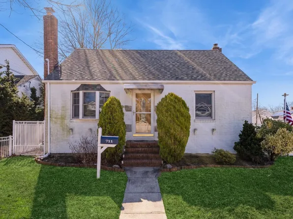 711 Oak Street, Bellmore, NY 11710