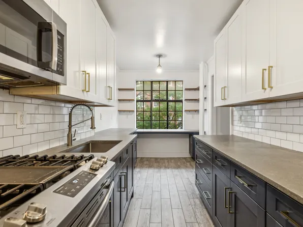 116 Pinehurst Avenue image 8 of 25