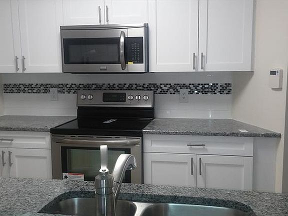 5th image of 1012 Wood St