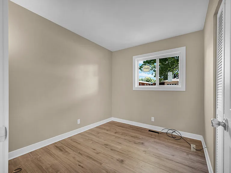 321 Arrow St — Photo 2