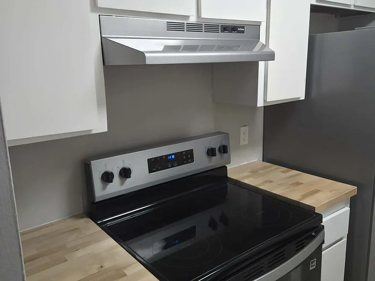 Baytree Manor Apartments — Photo 8