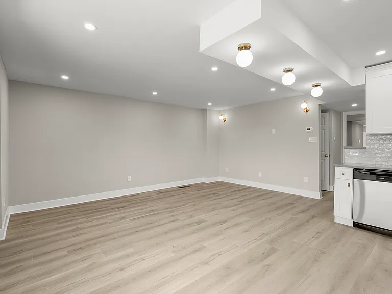 1630 Benson St #1 — Photo 6