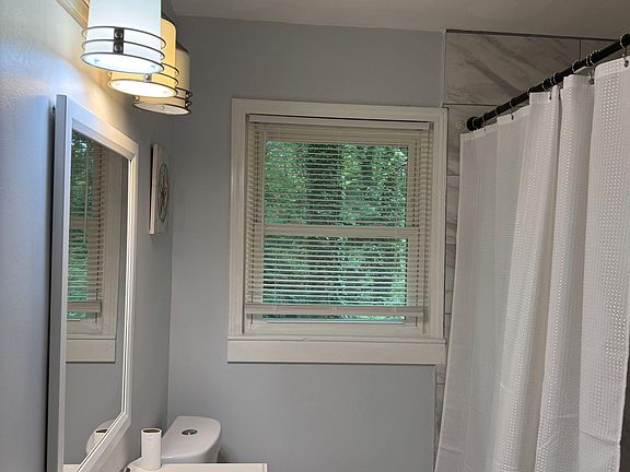 Main Bathroom 1A