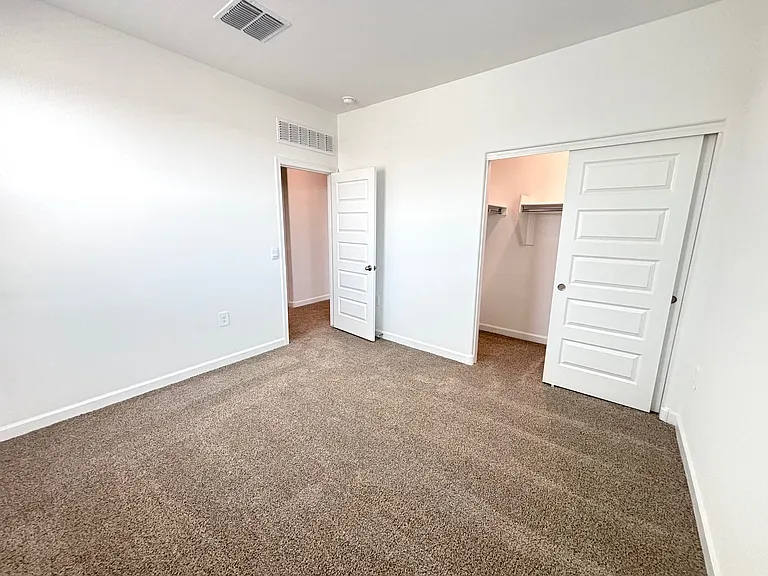 2055 W Sheridan Ave — Photo 10