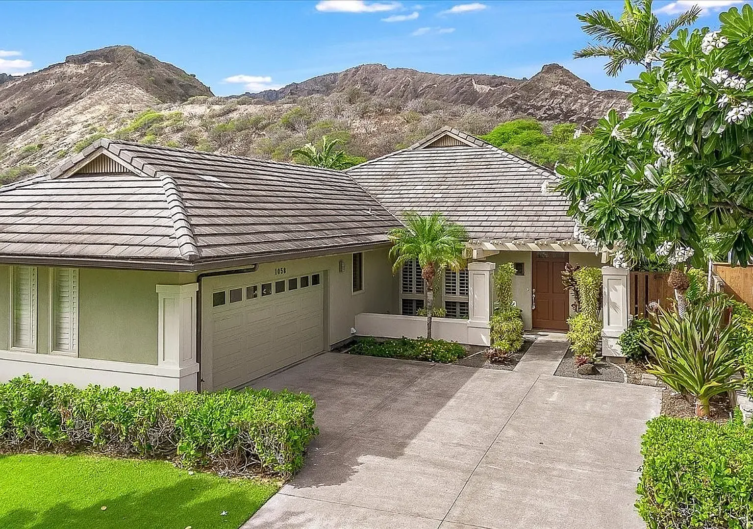 Luxury Living at Koko Villas, Hawaii Kai Spacious, Unfurnished 3 Bed, 2.5 Bath Single-Level Home — Photo 1