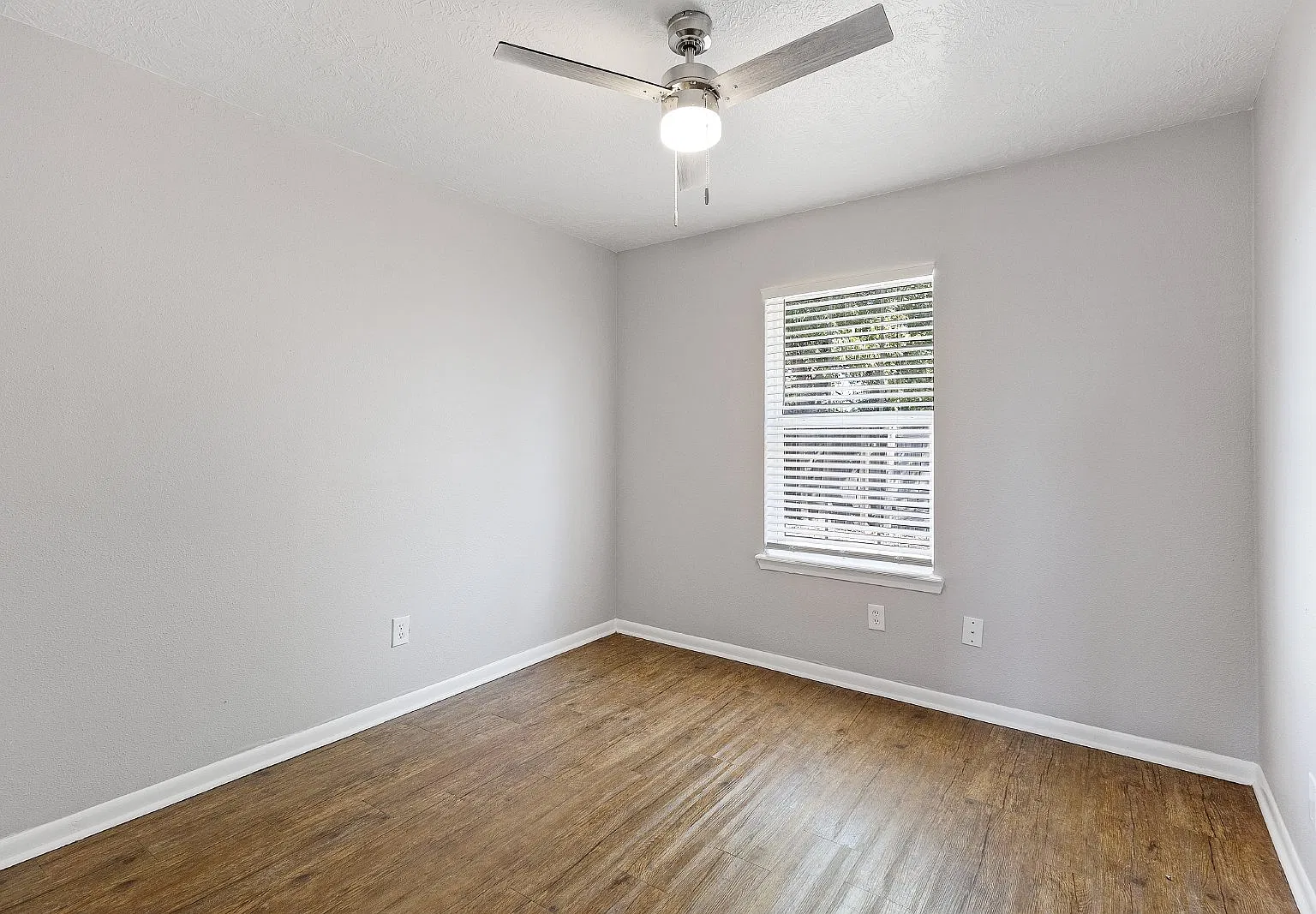 2 bed, 1.0 bath, 984 sqft, $1,095 — Photo 3