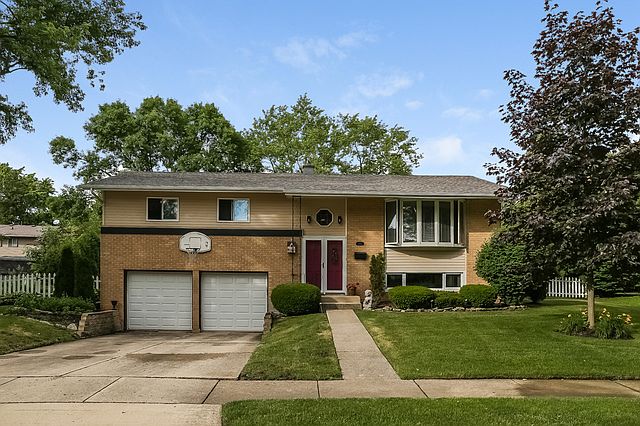 1st image of 1212 E Sayles Dr