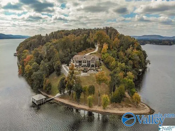 43 Cumberland Ct, Scottsboro, AL 35769