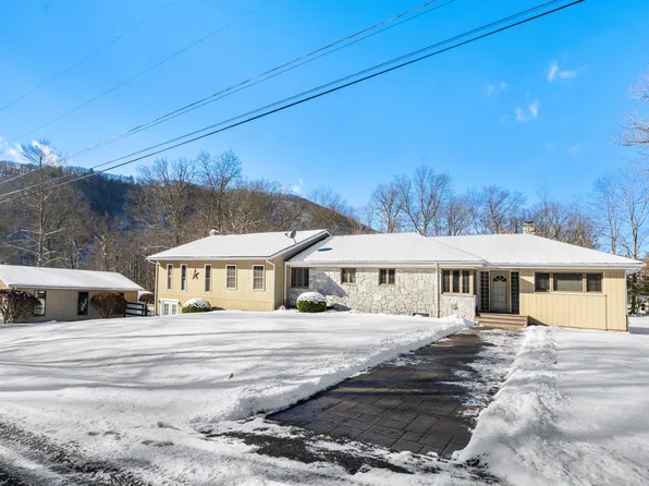 9 Oak Grove Ln, Emporium, PA 15834