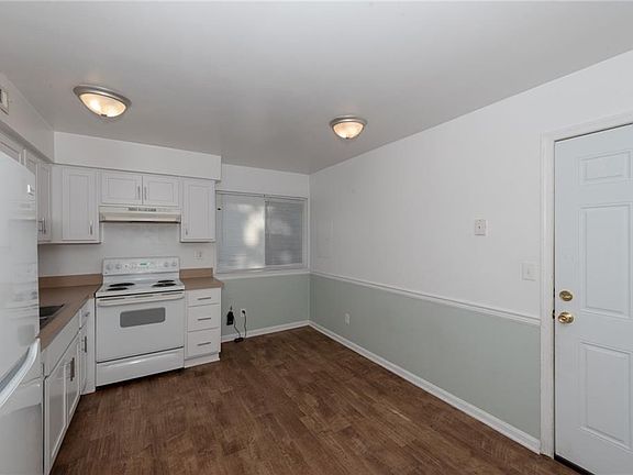 3rd image of 728 Grant Ave