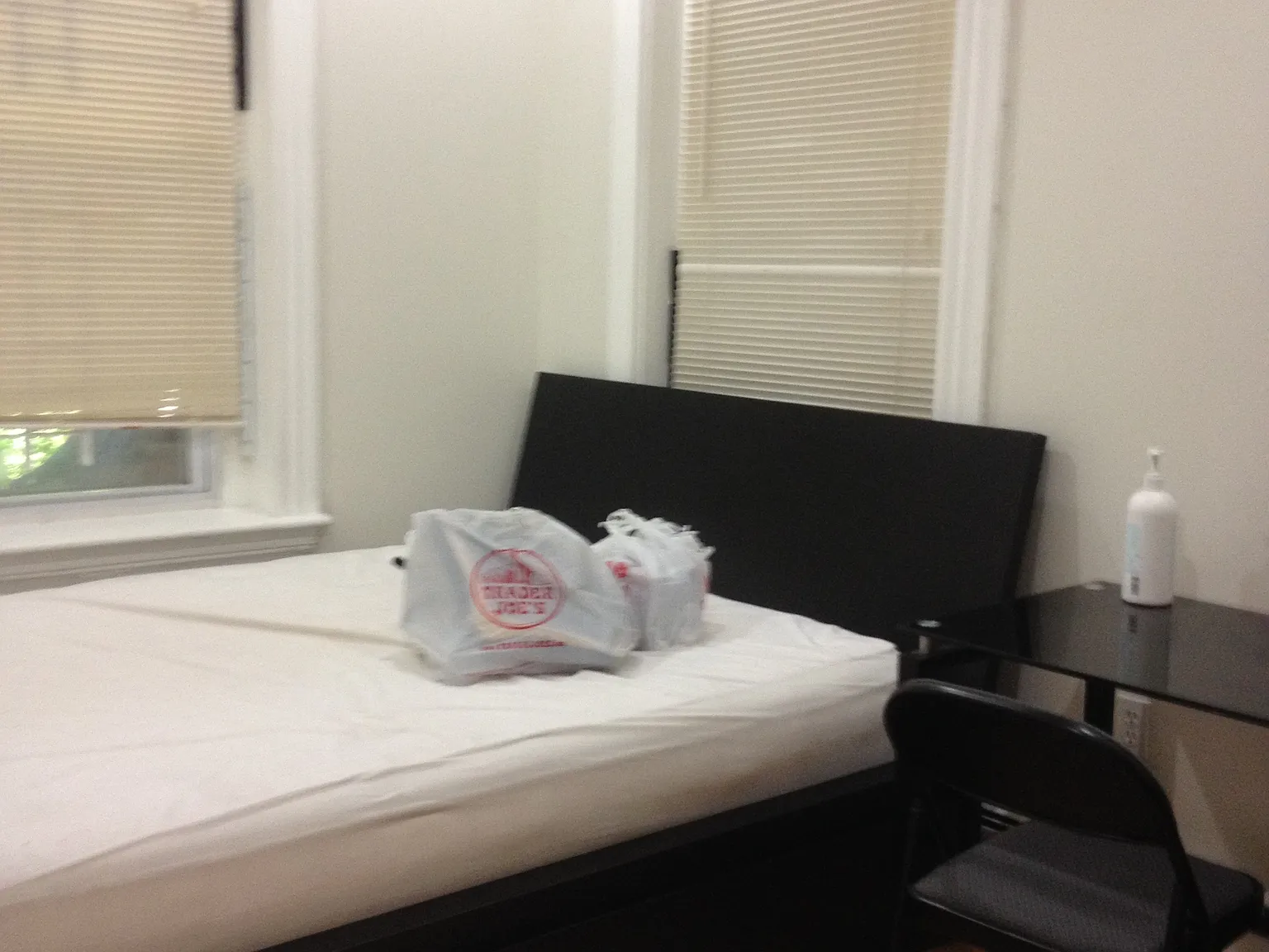 5 bed, 9999 sqft, $5,000 — Photo 4