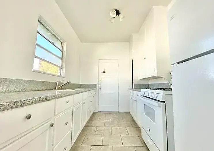 314 N Orange Grove Ave #106 — Photo 4