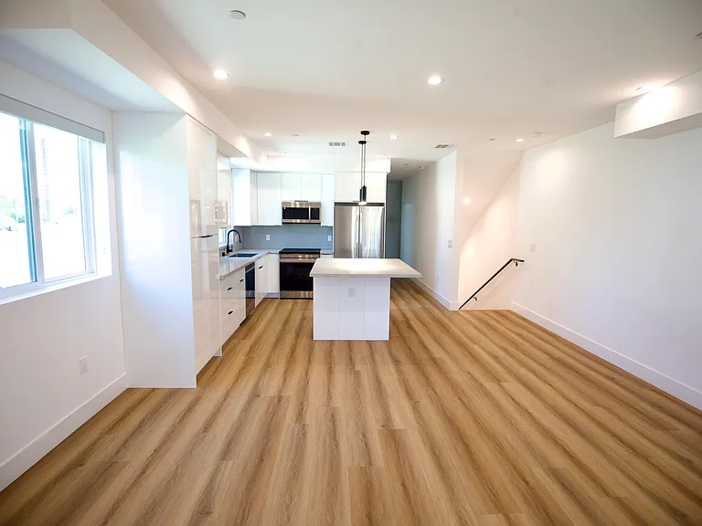 5227 W 21st St — Photo 5