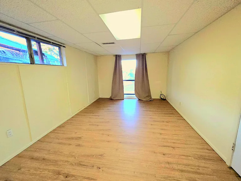 221 E Pine St — Photo 26