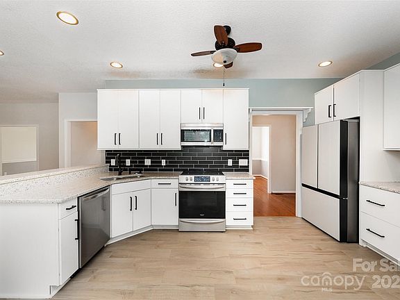 4th image of 500 Pearl Place Ln