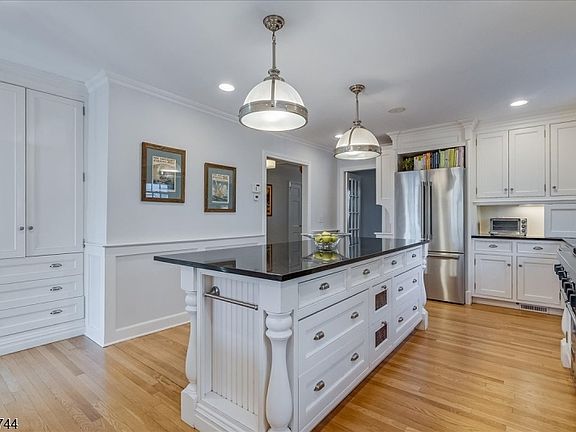 5th image of 40 Spring Brook Rd