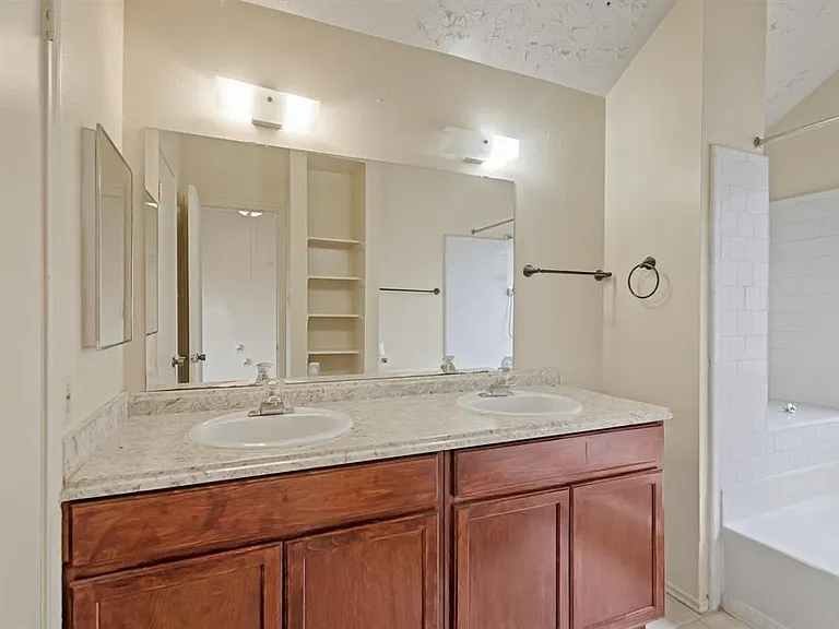 8731 Croteau Dr — Photo 13