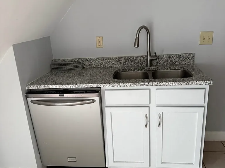 2114 Fulton Ave — Photo 14