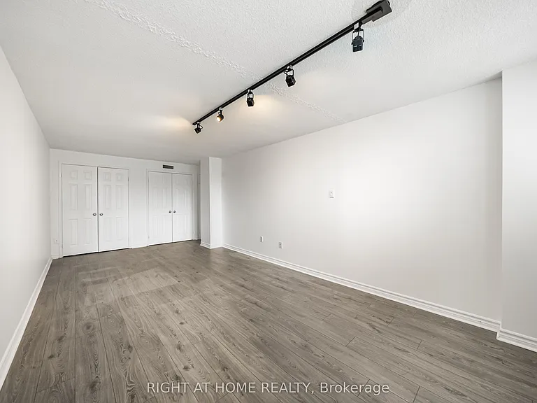 360 Bloor St E #411 — Photo 21