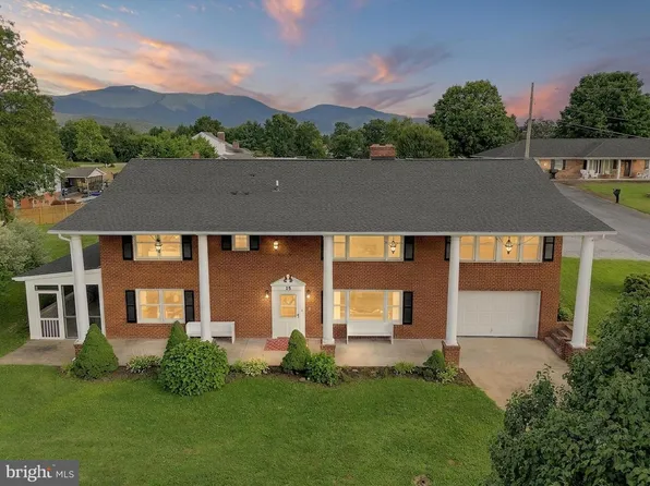 15 Painter St, Luray, VA 22835
