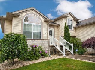 119 Edgewood Dr, New Stanton, PA
