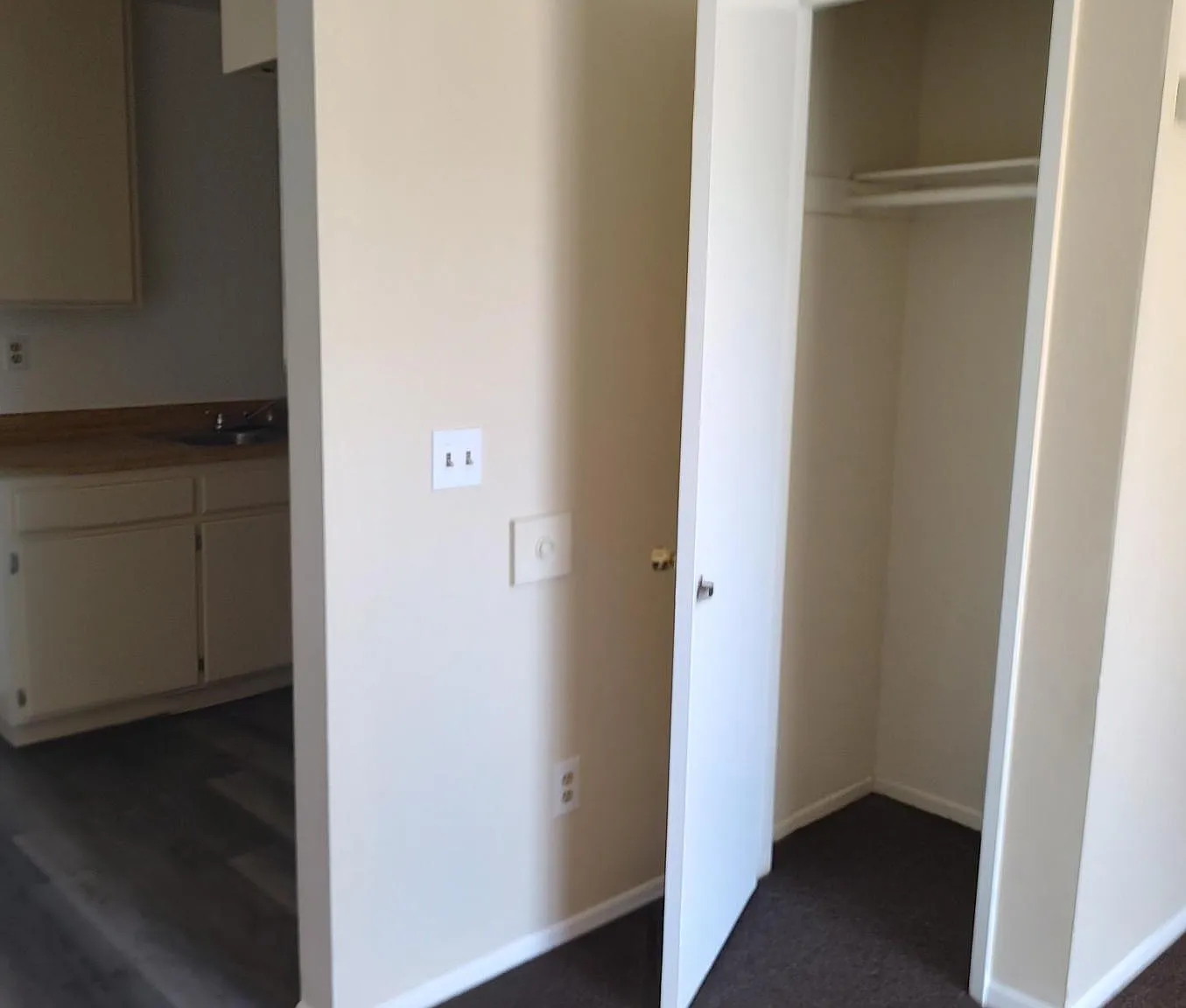 Broadway Apartments — Photo 3