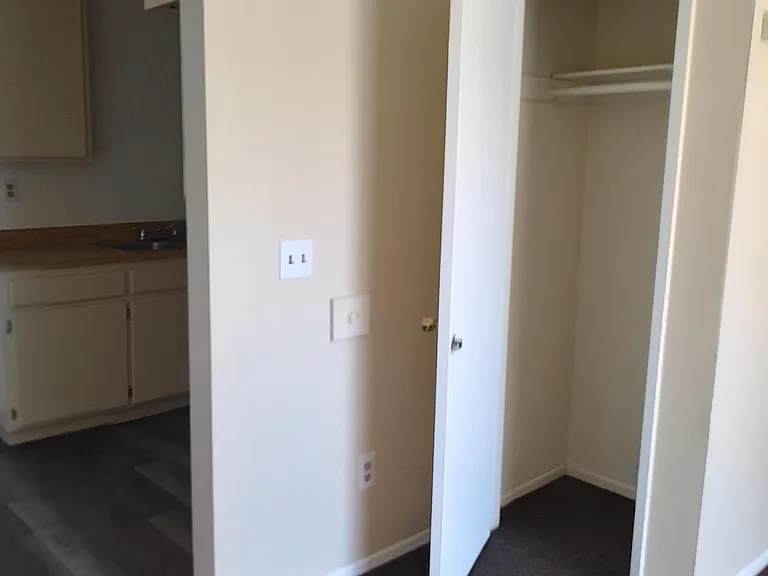 Broadway Apartments — Photo 3