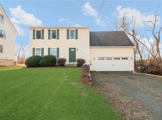 917 Cedar Swamp Rd, Warwick, RI 02889