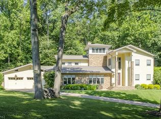 1082 Ledgewood Rd, Mountainside, NJ 07092