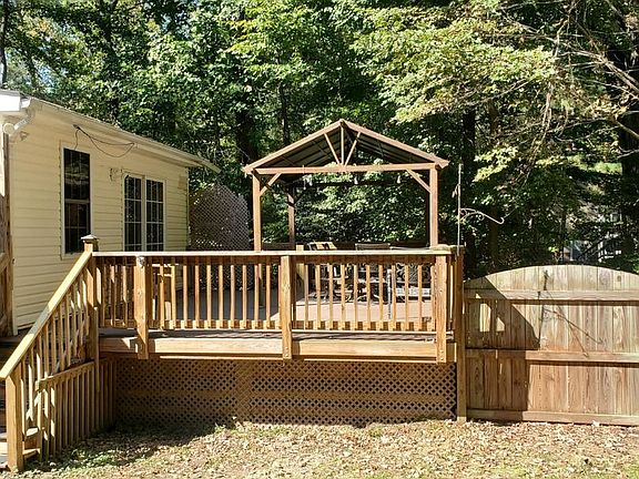 3rd image of 747 Lake Caroline Dr