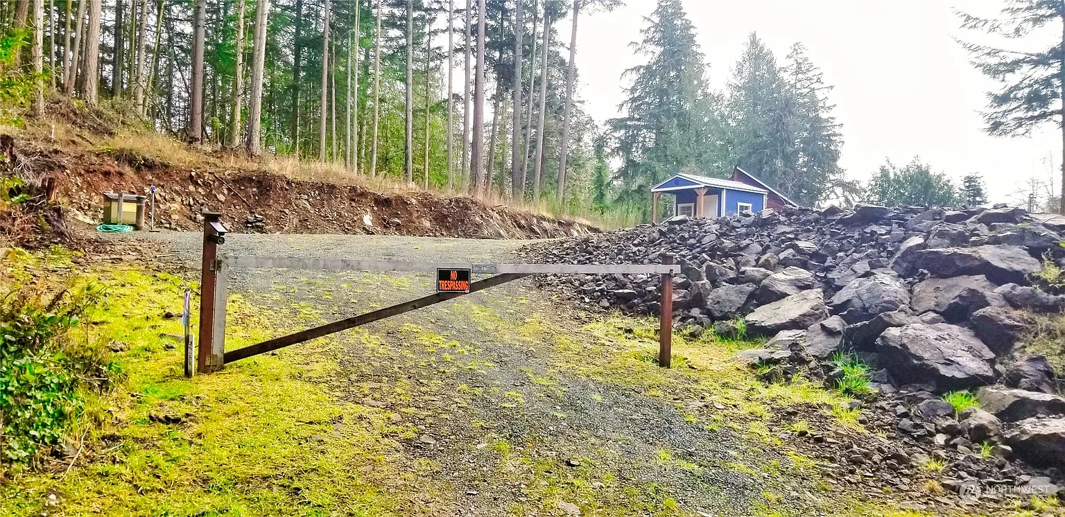 16633 Lone Tree photo 1